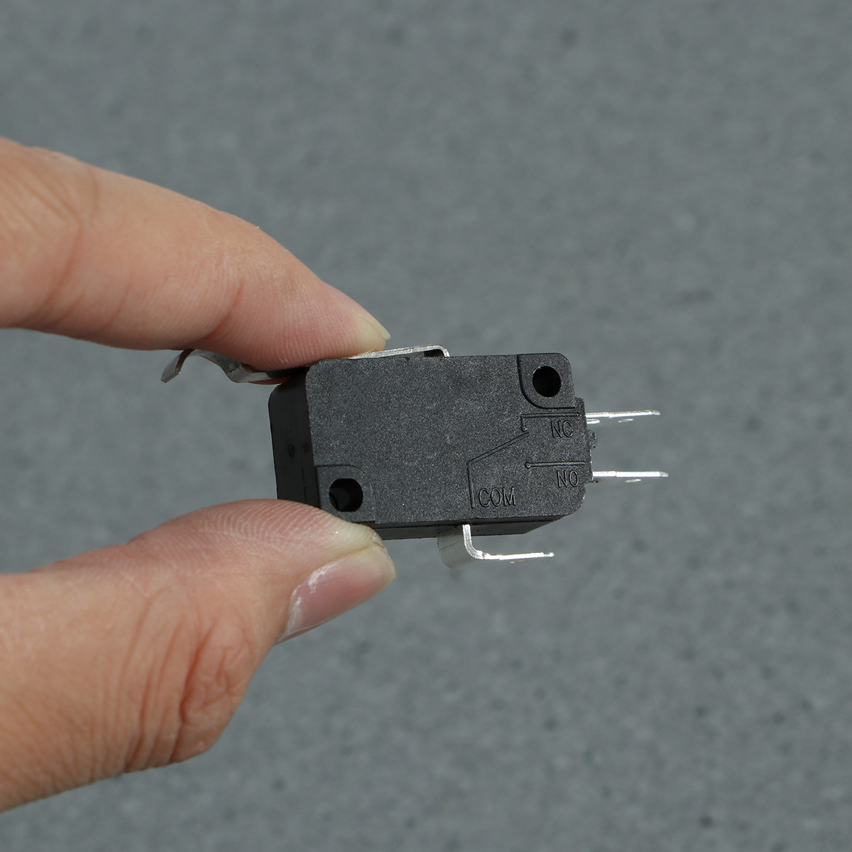Limit Switch - 家庭用電化製品向け、防水仕様のマイクロスイッチ12個入り。ピンタイプで、長いヒンジレバーと瞬間的な押しボタンを備えています。